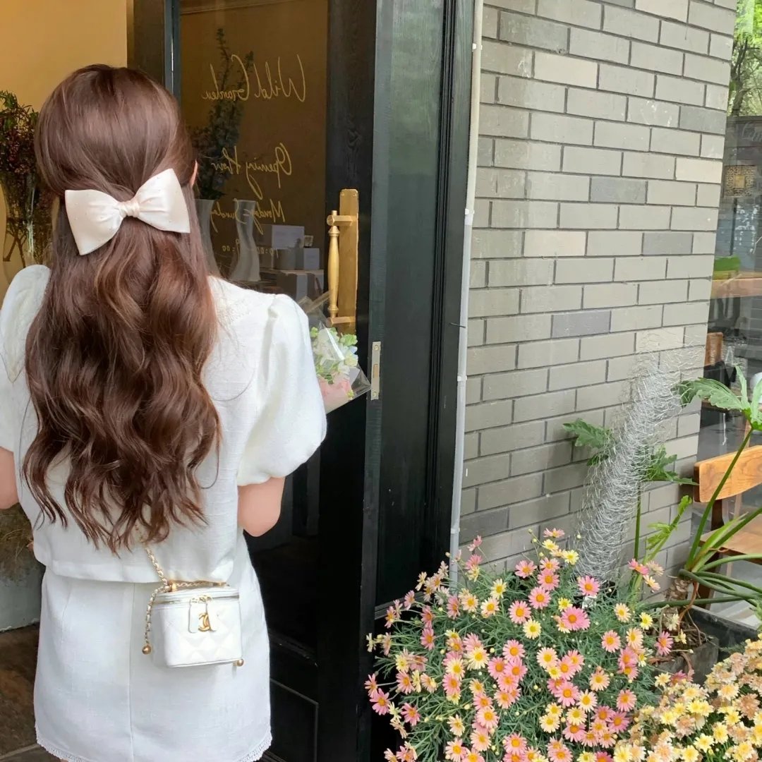 霸道总裁与乡村女教师 封面